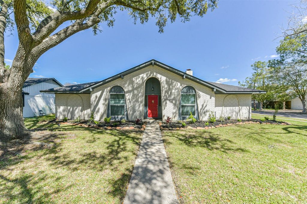 2011 N Palm Court, Pasadena, TX 77502