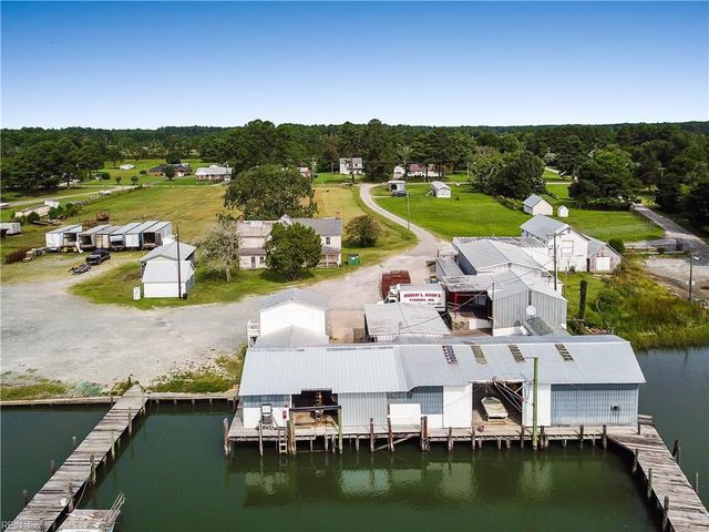 9662 Ban RD, Hayes, VA 23072