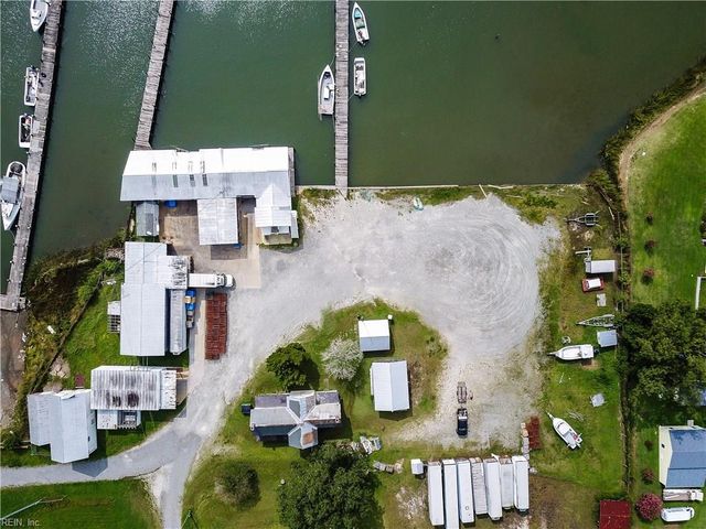 9662 Ban RD, Hayes, VA 23072