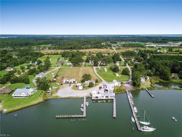 9662 Ban RD, Hayes, VA 23072