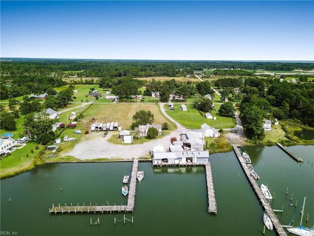 9662 Ban RD, Hayes, VA 23072