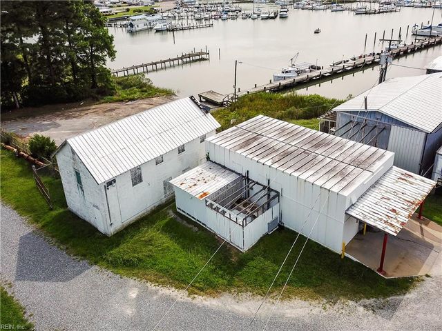 9662 Ban RD, Hayes, VA 23072