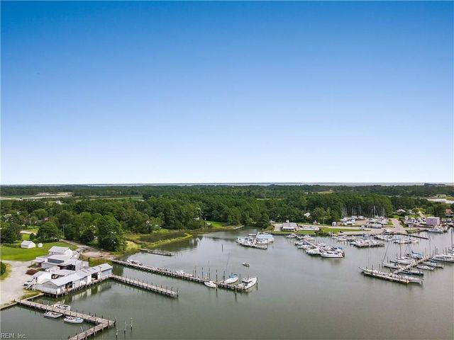 9662 Ban RD, Hayes, VA 23072