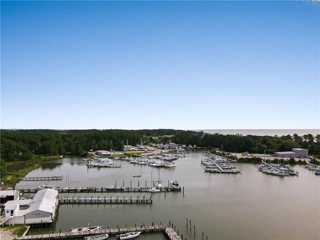 9662 Ban RD, Hayes, VA 23072