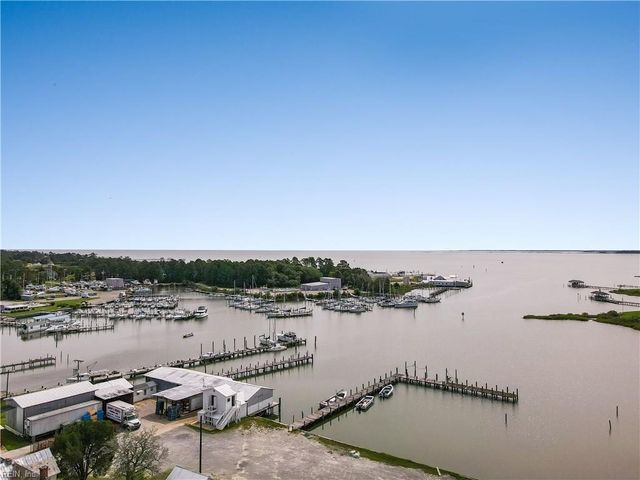 9662 Ban RD, Hayes, VA 23072