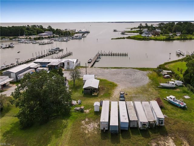 9662 Ban RD, Hayes, VA 23072