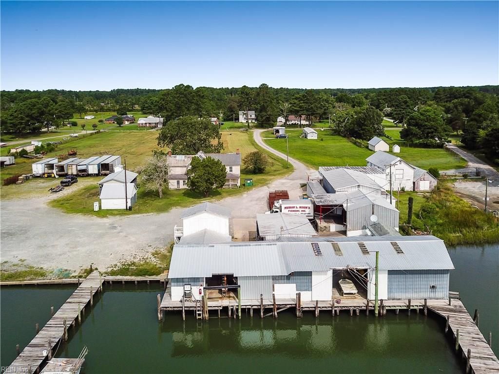 9662 Ban RD, Hayes, VA 23072