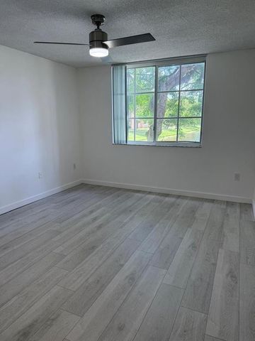 4828 N State Road 7 104, Pompano Beach, FL 33073