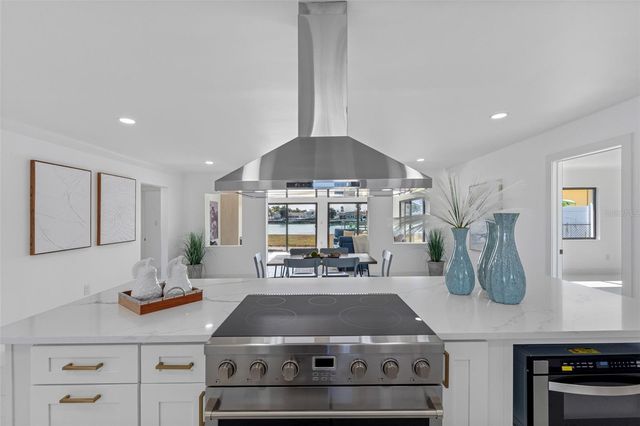 475 115TH AVENUE, Treasure Island, FL 33706