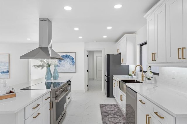 475 115TH AVENUE, Treasure Island, FL 33706