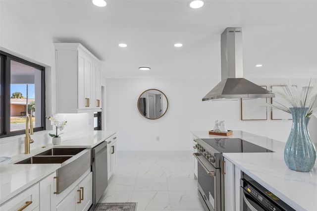 475 115TH AVENUE, Treasure Island, FL 33706