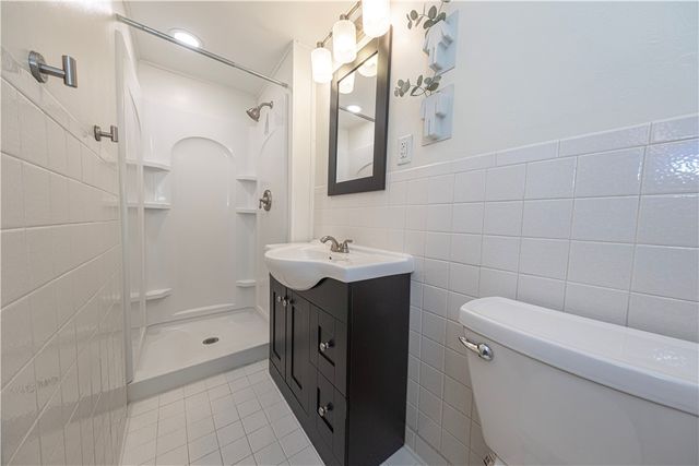 22 Herbst Rd, Kennedy Twp, PA 15108