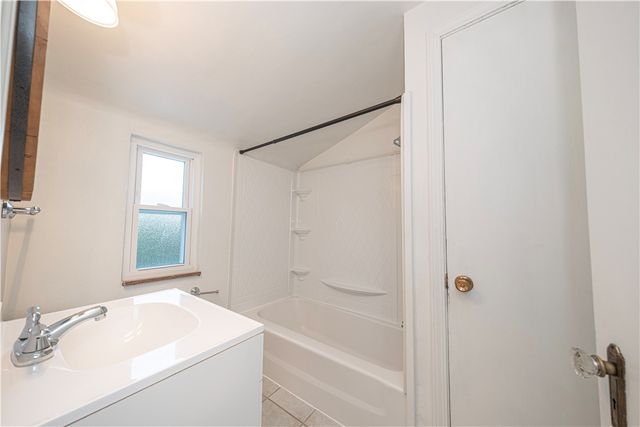 22 Herbst Rd, Kennedy Twp, PA 15108