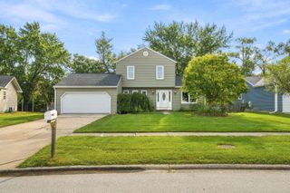 3S171 Lakeview Court, Warrenville, IL 60555