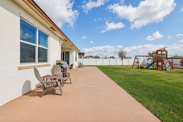 7222 NW Farnsworth Circle, Port St Lucie, FL 34987