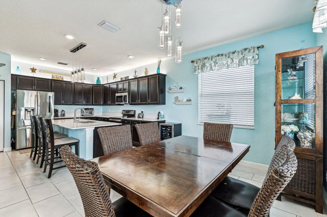 7222 NW Farnsworth Circle, Port St Lucie, FL 34987