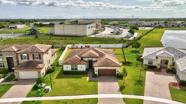 7222 NW Farnsworth Circle, Port St Lucie, FL 34987