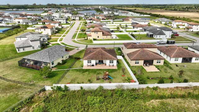 7222 NW Farnsworth Circle, Port St Lucie, FL 34987