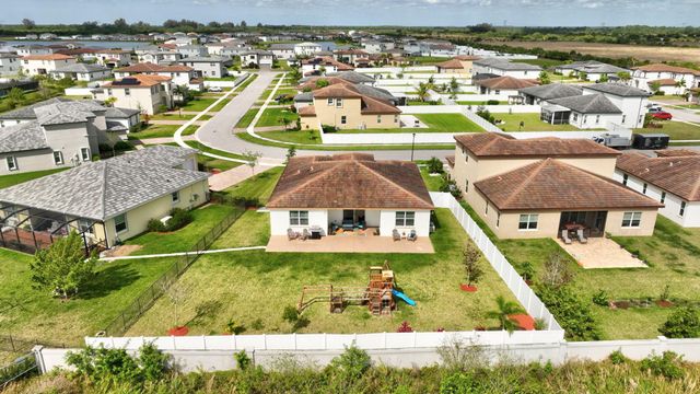 7222 NW Farnsworth Circle, Port St Lucie, FL 34987