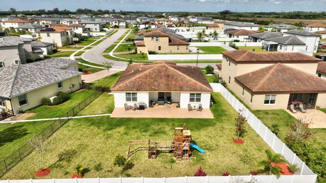 7222 NW Farnsworth Circle, Port St Lucie, FL 34987