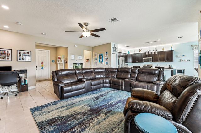 7222 NW Farnsworth Circle, Port St Lucie, FL 34987