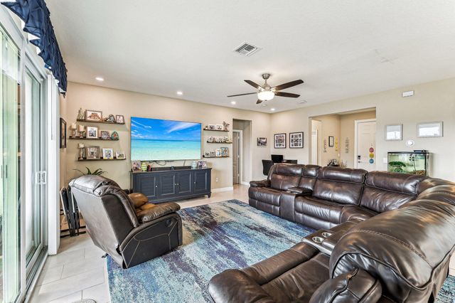 7222 NW Farnsworth Circle, Port St Lucie, FL 34987