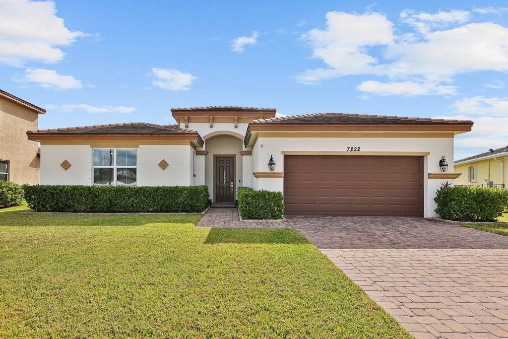 7222 NW Farnsworth Circle, Port St Lucie, FL 34987