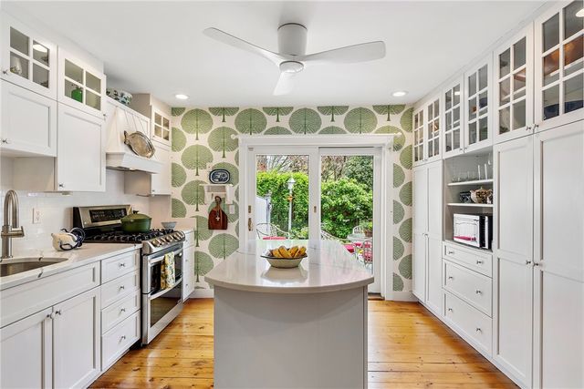 15 Cross Street, Newport, RI 02840