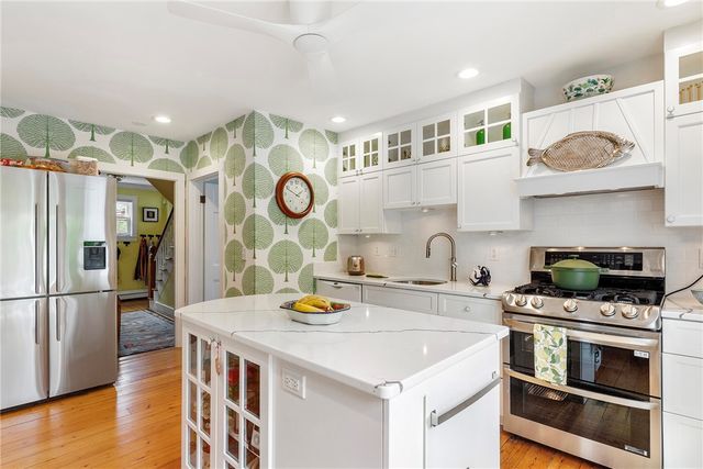 15 Cross Street, Newport, RI 02840