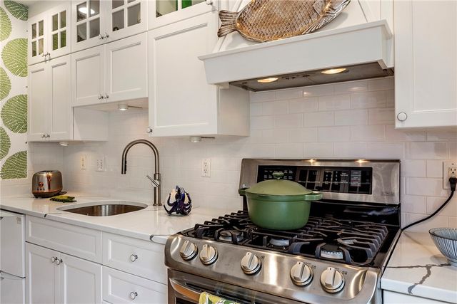 15 Cross Street, Newport, RI 02840