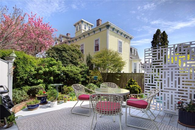 15 Cross Street, Newport, RI 02840