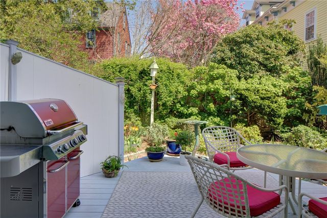 15 Cross Street, Newport, RI 02840