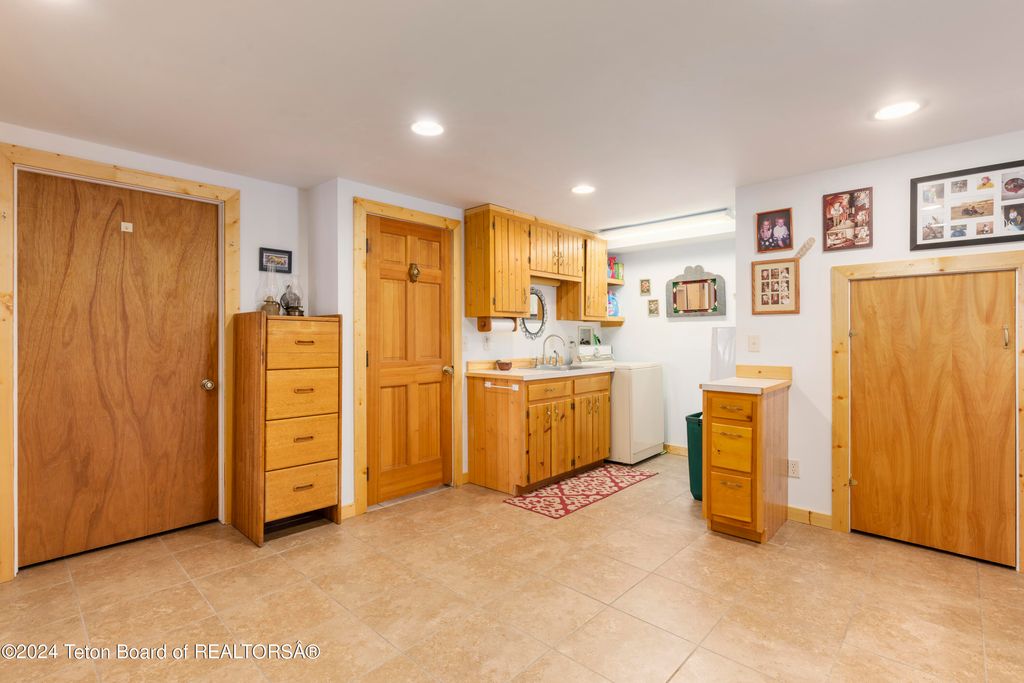 581 E FORK Road, Dubois, WY 82513 photo 56