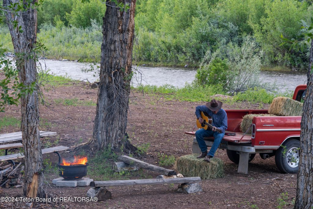 581 E FORK Road, Dubois, WY 82513 photo 65