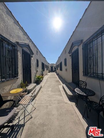 710 W 76th Street, Los Angeles, CA 90044