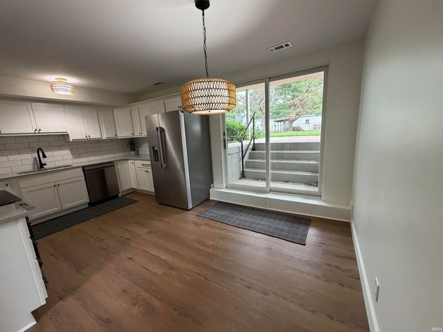 1107 N Boeke Road, Evansville, IN 47711