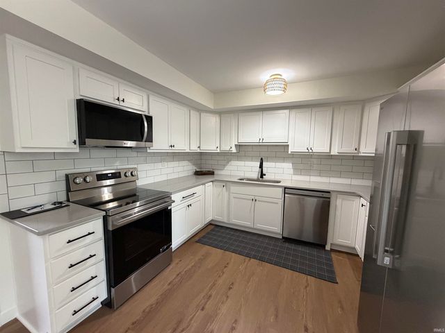 1107 N Boeke Road, Evansville, IN 47711