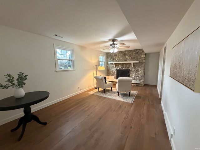 1107 N Boeke Road, Evansville, IN 47711