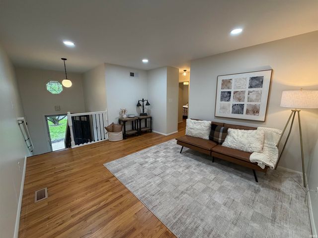 1107 N Boeke Road, Evansville, IN 47711