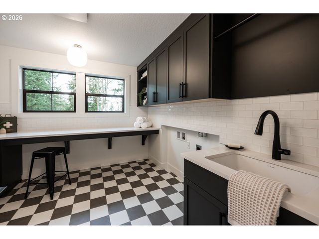 2764 GLEN HAVEN Rd, Lake Oswego, OR 97034