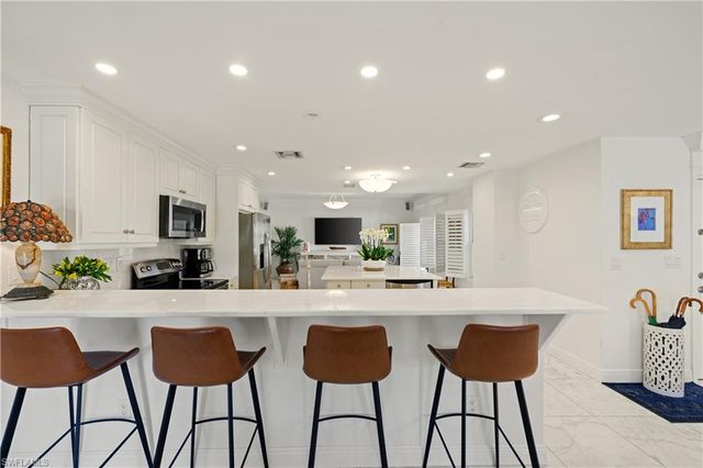 292 14th AVE S A, Naples, FL 34102