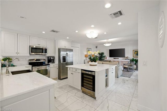 292 14th AVE S A, Naples, FL 34102