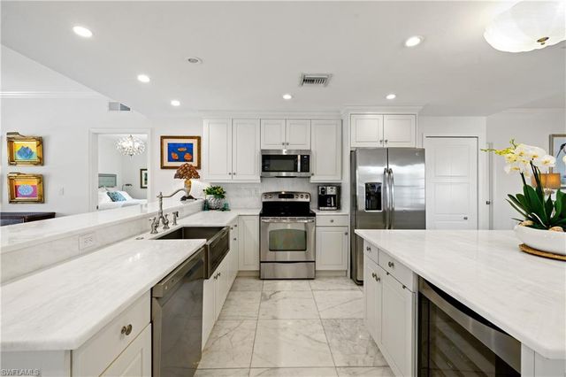 292 14th AVE S A, Naples, FL 34102