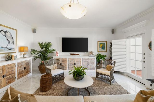 292 14th AVE S A, Naples, FL 34102