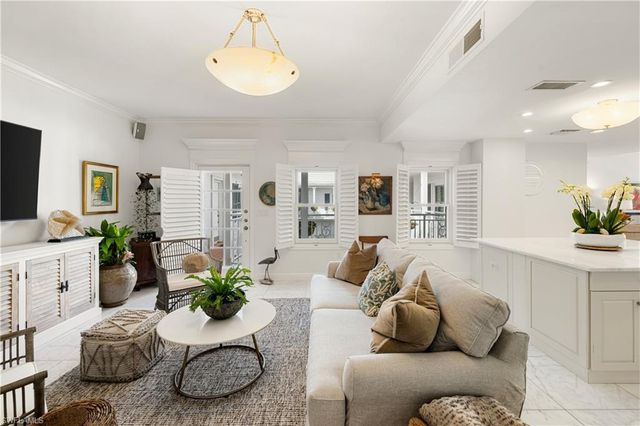 292 14th AVE S A, Naples, FL 34102