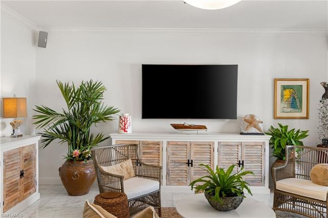 292 14th AVE S A, Naples, FL 34102