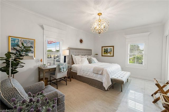 292 14th AVE S A, Naples, FL 34102