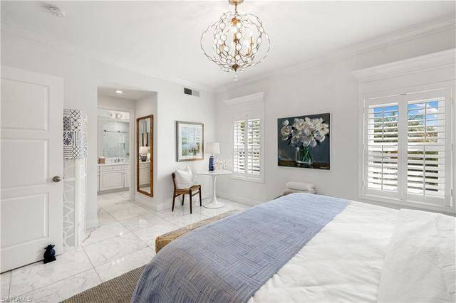 292 14th AVE S A, Naples, FL 34102