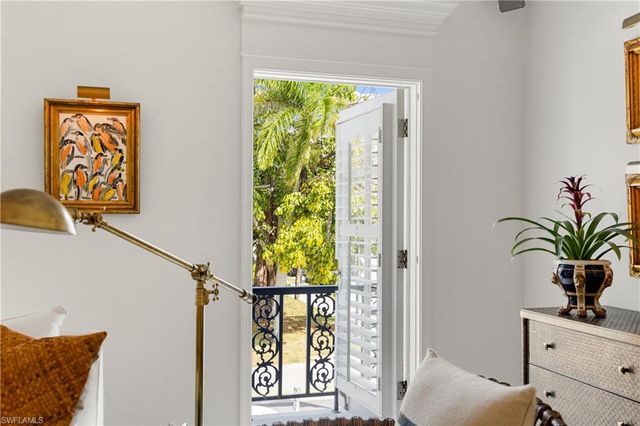 292 14th AVE S A, Naples, FL 34102