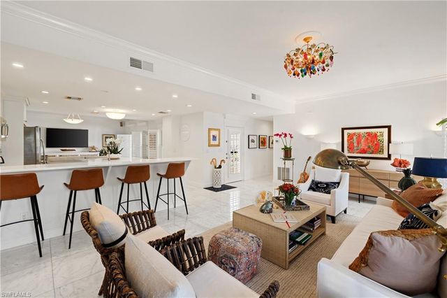 292 14th AVE S A, Naples, FL 34102